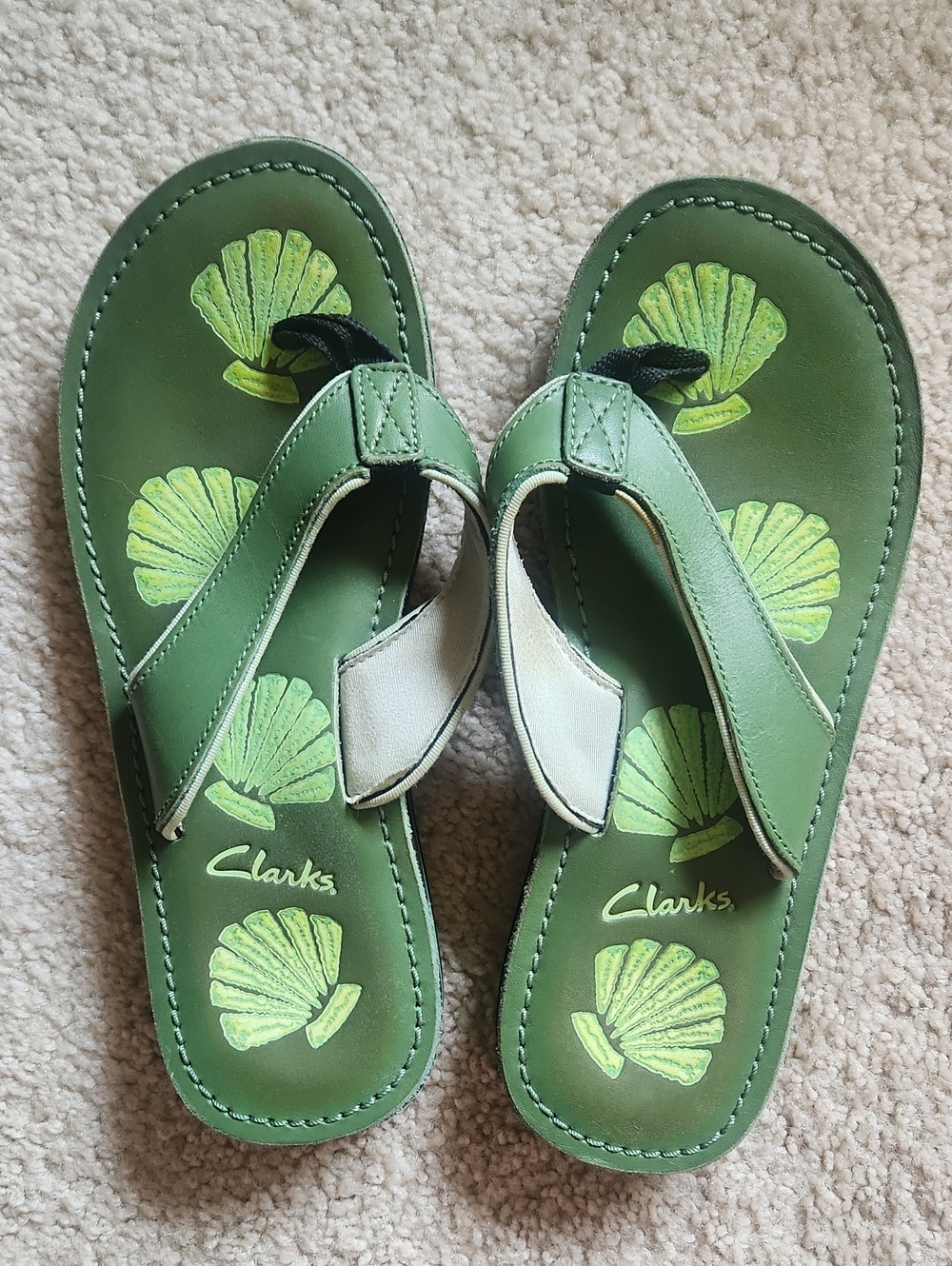Clarks Green Shell-Print Thong Sandals